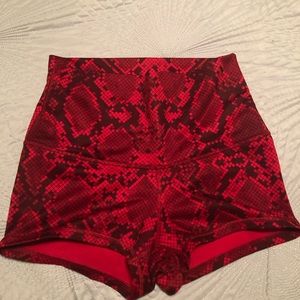 Lululemon boogie roll down shorts